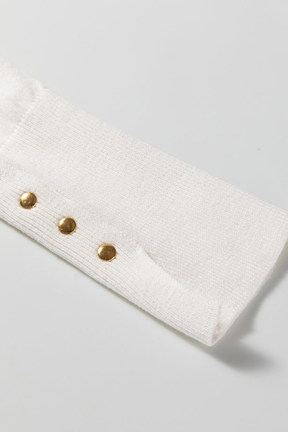 White Button Split Cuffs Round Neck Slim Sweater