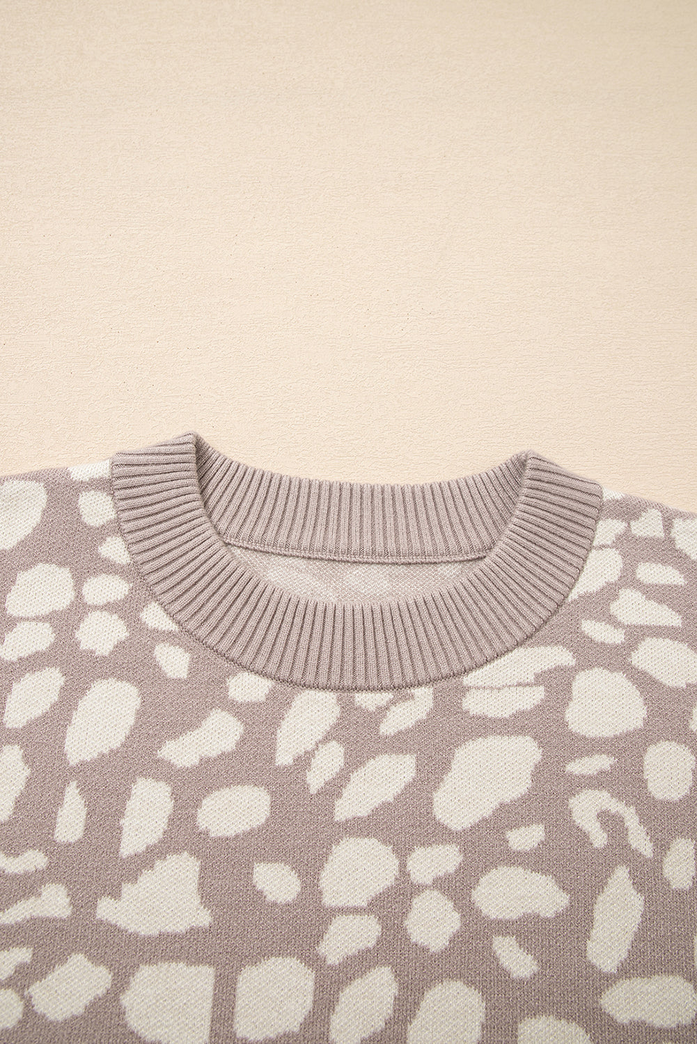 Gray Leopard Spots Pattern Ribbed Trim Drop Shoulder Sweater